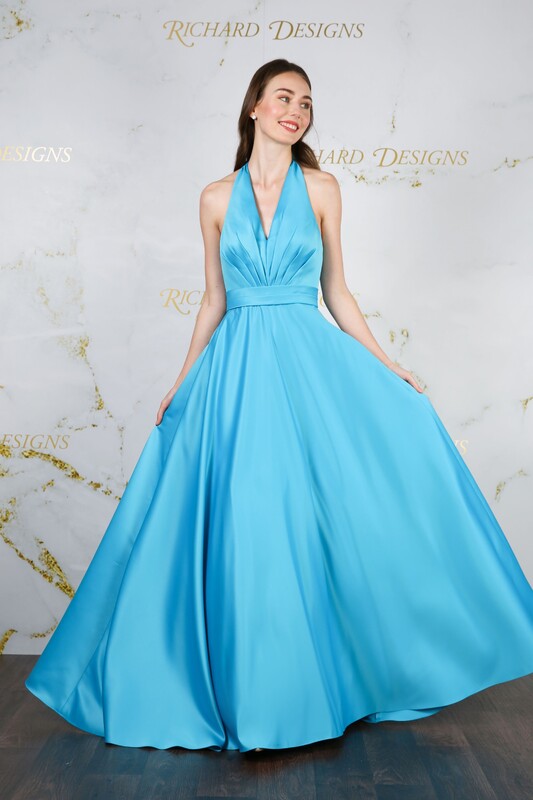 Blue prom dress in satin with pockets.